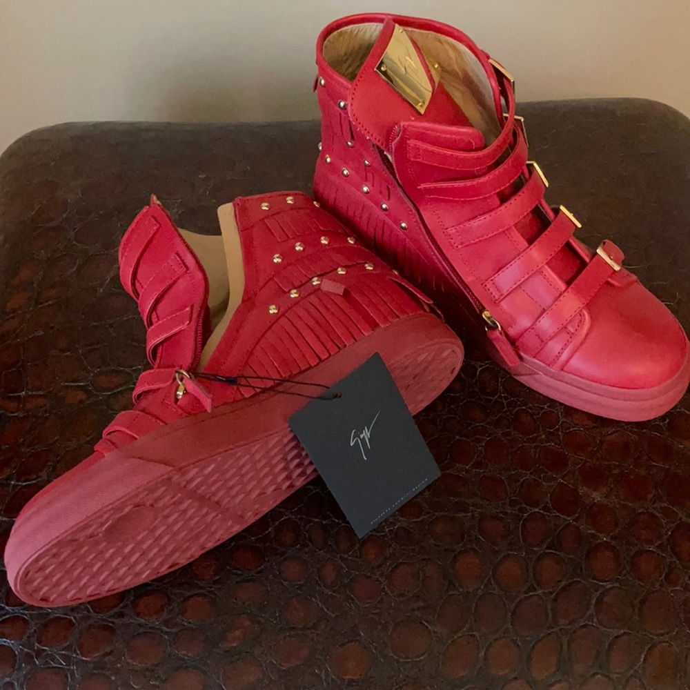 🚨Cute, stylish, and trendy red Giuseppe Zanotti - Picture 1 of 4